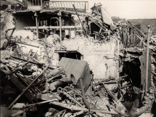 L'usine Lesaffre est à nouveau dévastée par la guerre en 1944.